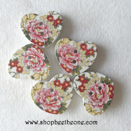 Bouton petit coeur "fleurs roses ou violettes" en bois - 17 mm - modèle d