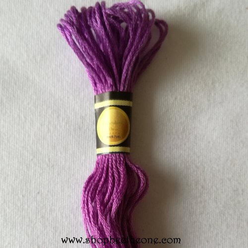 Fil à broder - équivalent n° dmc 553 améthyste violette - écheveau de coton mouliné pour broderie - 8 m - 6 brins
