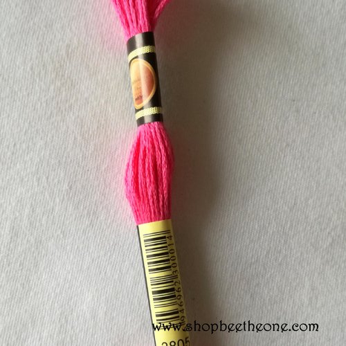 Fil à broder - équivalent n° dmc 3805 fuchsia - écheveau de coton mouliné pour broderie - 8 m - 6 brins