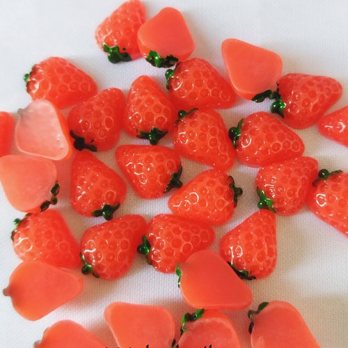 Cabochon plat réaliste "fraise" pour embellissement ou miniature - 15 mm