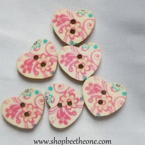 Bouton petit coeur "fleurs et spirales" en bois façon vintage - 17 mm