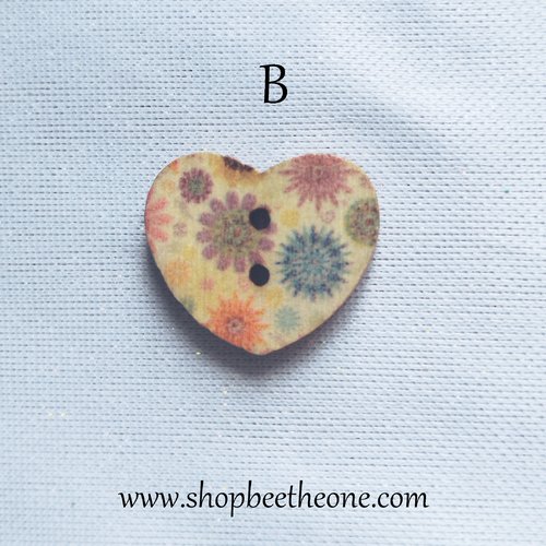 Bouton petit coeur "fleurs multicolores" en bois façon vintage - 17 mm - modèle b