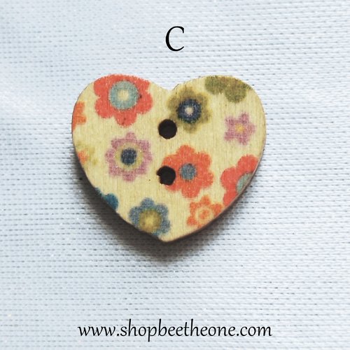 Bouton petit coeur "fleurs multicolores" en bois façon vintage - 17 mm - modèle c