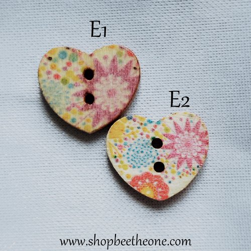 Bouton petit coeur "fleurs multicolores" en bois façon vintage - 17 mm - modèle e1