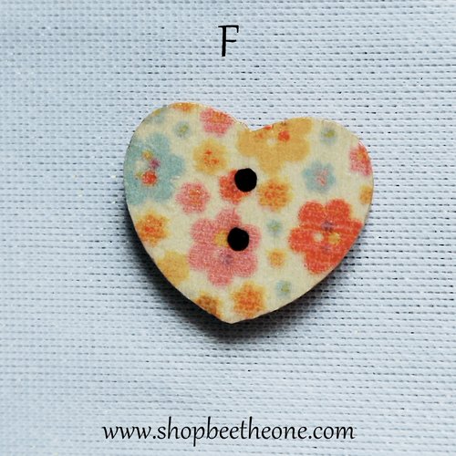Bouton petit coeur "fleurs multicolores" en bois façon vintage - 17 mm - modèle f