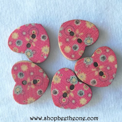 Bouton petit coeur "fleurs multicolores sur fond rose ou orange" en bois façon vintage - 17 mm - modèle b