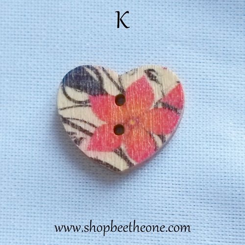 Bouton petit coeur "fleurs roses et rouges" en bois façon vintage - 17 mm - modèle k