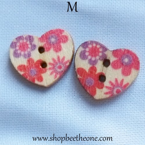 Bouton petit coeur "fleurs roses et rouges" en bois façon vintage - 17 mm - modèle m
