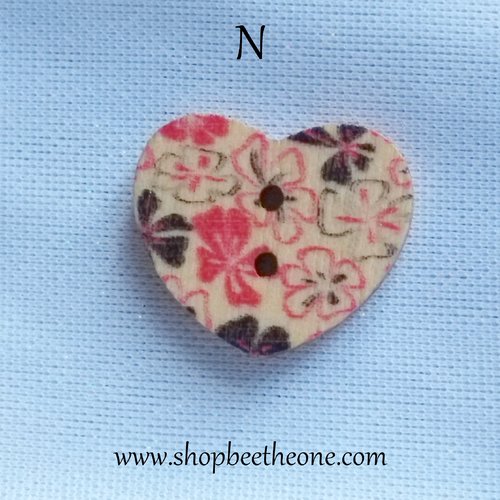 Bouton petit coeur "fleurs roses et rouges" en bois façon vintage - 17 mm - modèle n