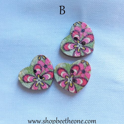 Bouton petit coeur "fleurs colorées sur fond vert" en bois façon vintage - 17 mm - modèle b