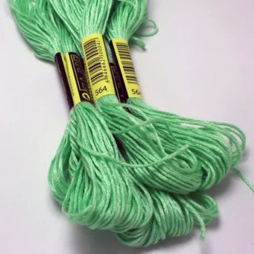 Fil à broder - équivalent n° dmc 564 vert malachite clair - écheveau de coton mouliné pour broderie - 8 m - 6 brins