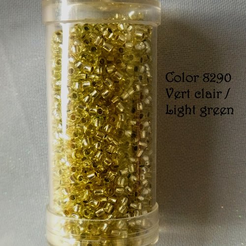Lot de 1 g de perles de rocaille rondes en verre gütermann rocailles - 2,7 mm (9/o) - vert clair (n°8290)