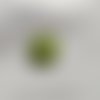 Cabochon rond demi-perle effet druzy (géode) - 12 mm - vert clair - reflets pailletés ton sur ton