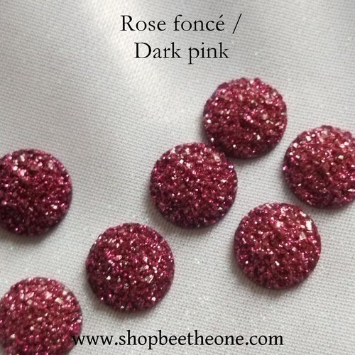Cabochon rond demi-perle effet druzy (géode) - 12 mm - rose foncé - reflets pailletés ton sur ton