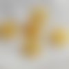 Cabochon rond en verre loupe avec fleur séchée - 25 mm - blanc-jaune n°2