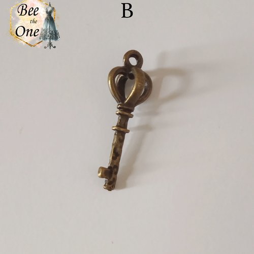 Breloque clé miniature - modèle b