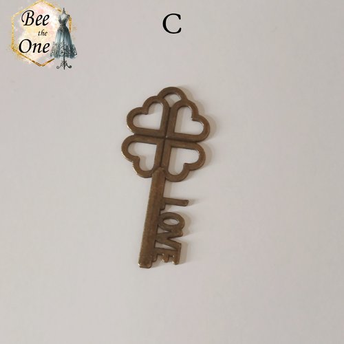 Breloque clé miniature - modèle c