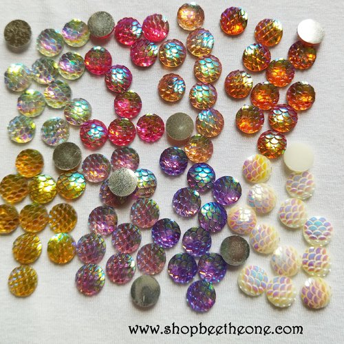 Lot de 10 cabochons strass demi-perle rond ecaille de sirène/dragon - 10 mm - mix