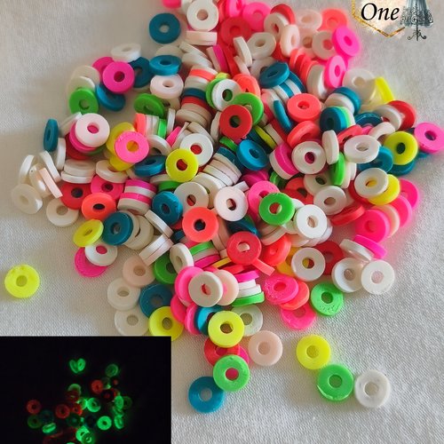 Lot de 2g (+/- 100 pièces) de perles heishi katsuki rondelle en polymère - brille dans le noir - 6 mm - mix fluo