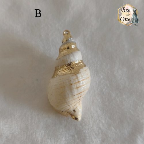 Breloque pendentif coquillage naturel buccin - modèle b (41 mm) - naturel/doré