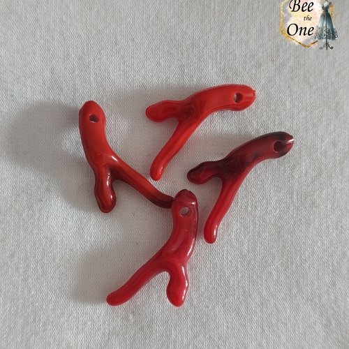 Lot de 2 breloques corail rouge en acrylique - environ 25 mm - modèle 2 branches