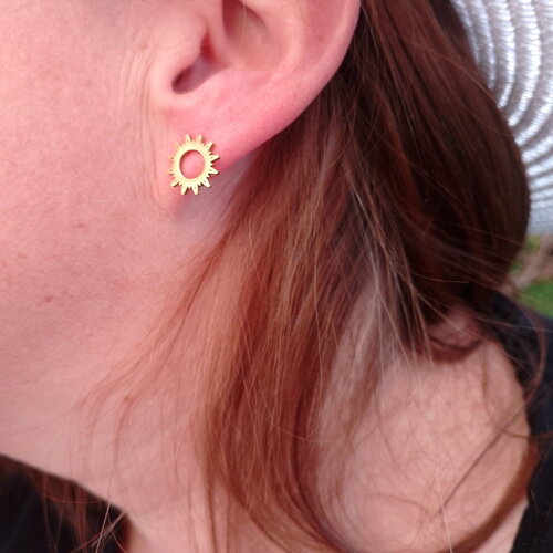Boucles d'oreilles soleil en acier inoxydable doré • bijoux pour femme • bijou • tendance • cadeau pour elle • livraison gratuite