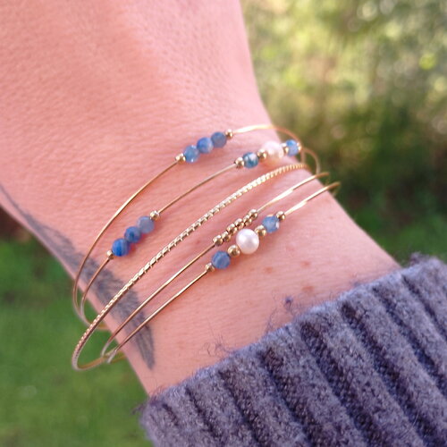 Bracelet jonc multi rang en acier doré et pierre naturelle • bijoux femmes • idée cadeau • bijou bracelet • bohème • réglable