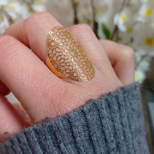 Grande bague doré ajustable ovale fleur ajourée • bagues réglables •  bijoux femme • idée cadeau femme • tendance