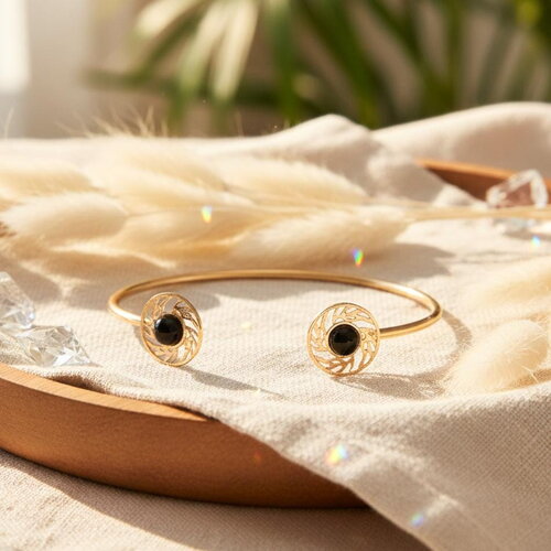 Bracelet jonc doré femme ajustable avec pierre noire – bijou élégant en acier inoxydable doré finition ajourée
