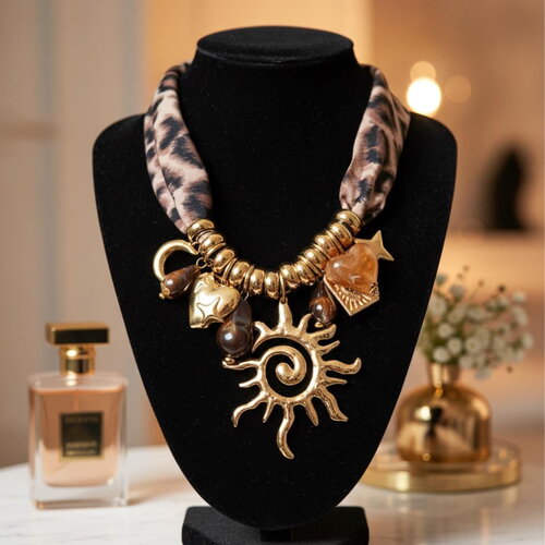 Collier ruban léopard et breloques dorés – bijou femme en acier inoxydable