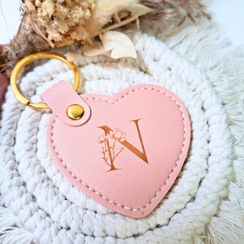 Porte-clés cœur rose personnalisable – initiale fleuri sur simili cuir