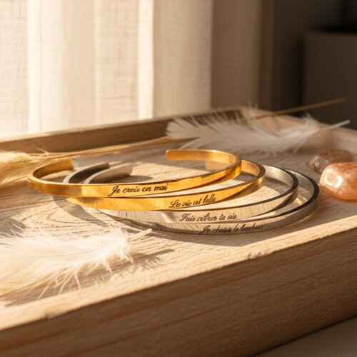 Bracelet mantra gravé femme – manchette fine en acier inoxydable doré ou argenté