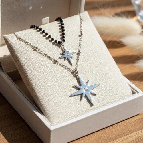 Sautoir étoile acier inoxydable argenté avec strass et perles noires, bijou long chic et moderne