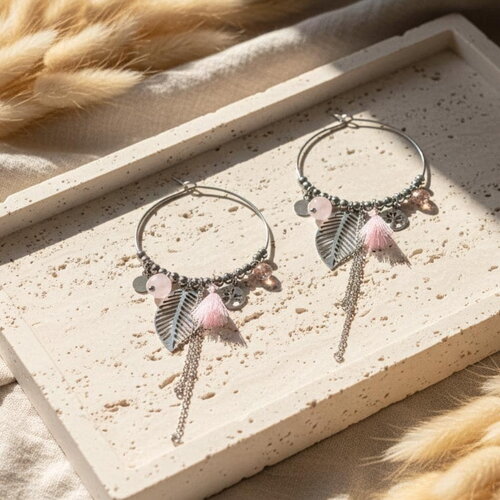 Créoles bohèmes acier inoxydable avec breloques feuille rose quartz pompon rose et arbre de vie