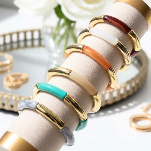 Bracelet perles incurvées en acrylique coloré et doré – bijou tubulaire vintage tendance femme