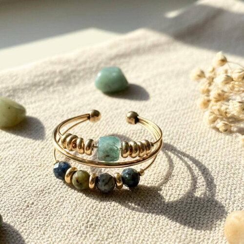 Bague ajustable en acier inoxydable dorée avec pierres vertes