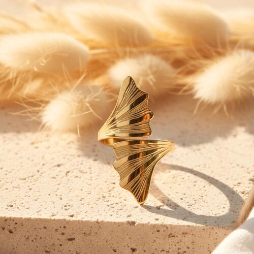 Bague feuille ginkgo dorée ajustable – acier inoxydable hypoallergénique et résistant à l’eau
