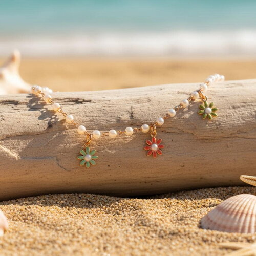 Chaîne de cheville dorée avec perles blanches et fleurs émaillées