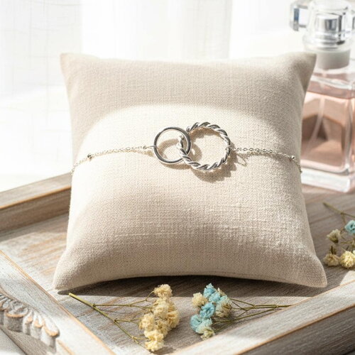 Bracelet anneaux entrelacés en acier inoxydable argenté – bijou minimaliste femme ajustable et résistant à l’eau