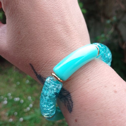 Gros bracelet jonc élastique en perles tubes incurvés bleu turquoise | bijoux pour femme | bracelet de plage | tendance | cadeau pour elle