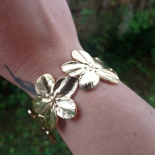 Bracelet manchette fleur en acier inoxydable doré | cadeau pour elle | grand bracelet jonc | bijoux pour femme | tendance