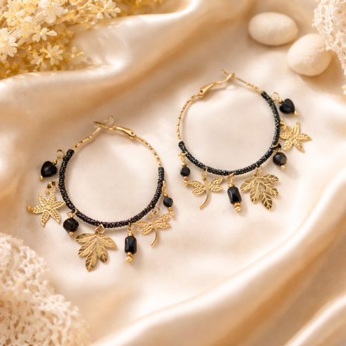 Boucles d’oreilles créoles dorées acier inoxydable noir et or – pendentifs feuilles, perles noires et cœur – style bohème chic