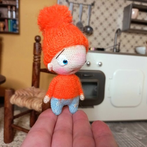Poupée miniature en crochet,  petit bonhomme en crochet,  poupée rigolote