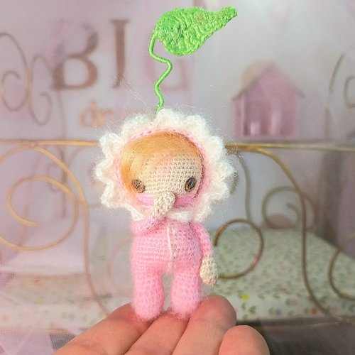Bébé miniature en crochet,  poupée crochet,  bébé fille