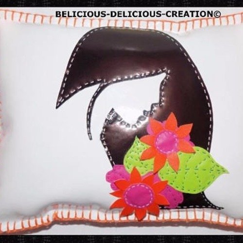 Original coussin deco !! flower sense girl !! en simili cuir noir et blanc taille: 30cm x 22.5cm