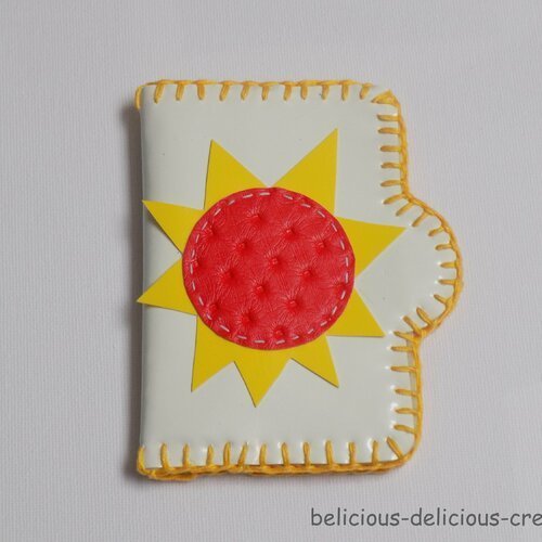 Original ''porte carte handmade  !! red sun !! en simili cuir blanc t:7.5cm x 11cm belicious-delicious-creation
