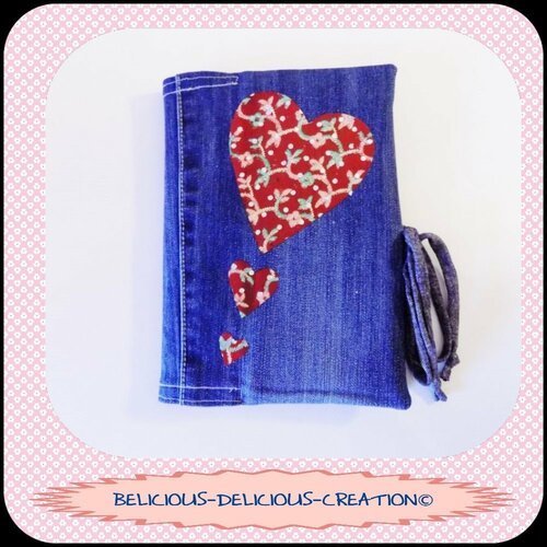 Original protege carnet de sante bebe ou enfant !! triple heart !! en coton bleu jean. taille: 22.5cm x 16.5cm