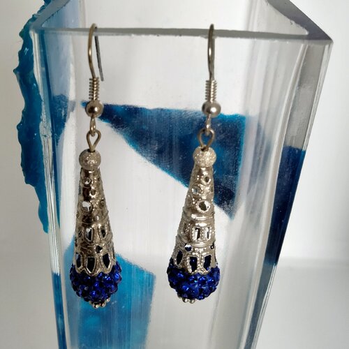Boucles d'oreilles fantaisie perle shamballa noire ou bleue sur breloque argenté