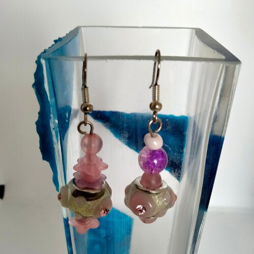 Boucles d'oreilles fantaisie  avec perles en verre rose ou verte