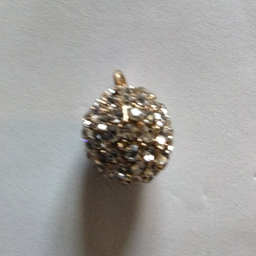 Pendentif perle strass en métal doré avec bélière
